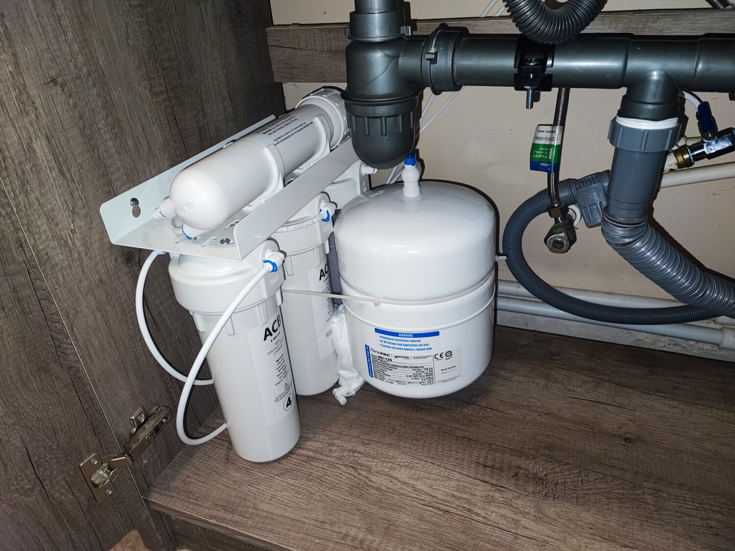 A Filac system and tank under a sink in an apartment near Barekamutyun